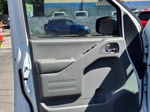 Used 2016 Nissan Frontier SV w/ SV Value Truck Package RWD image 9