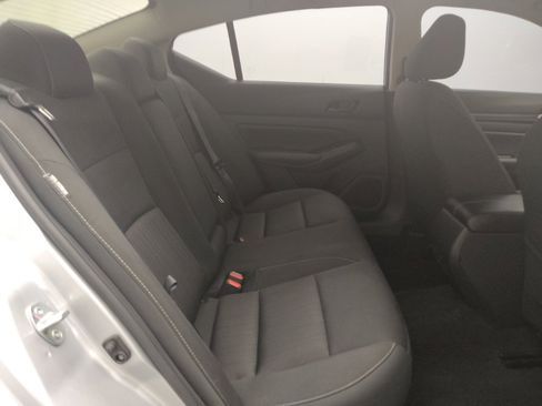 Used 2024 Nissan Altima 2.5 SV FWD image 19