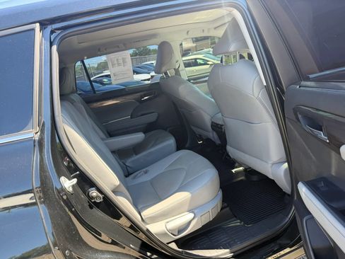 Used 2021 Toyota Highlander Platinum AWD/4WD image 14