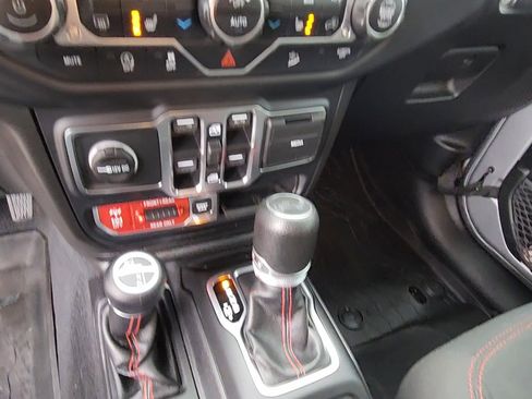 Used 2019 Jeep Wrangler Unlimited Rubicon w/ Cold Weather Group AWD/4WD image 36