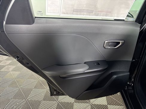 New 2025 Kia K4 LX image 18