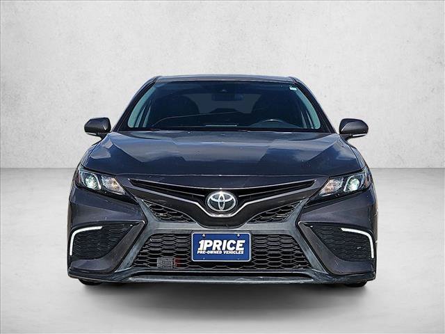 Used 2022 Toyota Camry SE FWD image 2