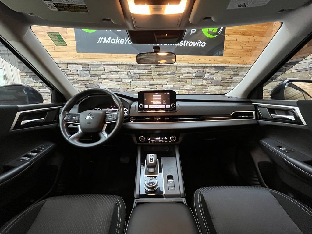 Used 2022 Mitsubishi Outlander ES AWD/4WD image 32