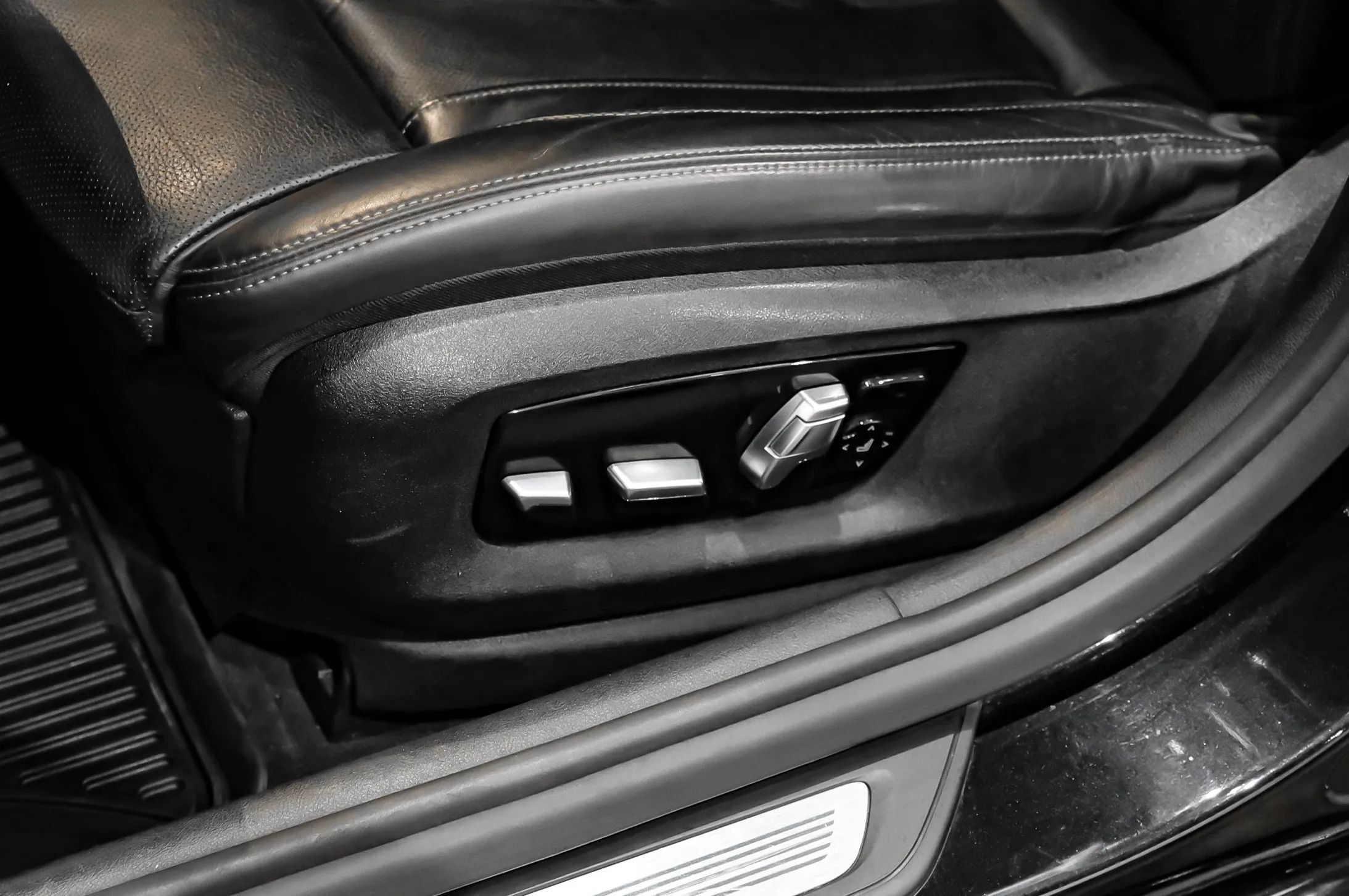 Used 2017 BMW 540i RWD image 34