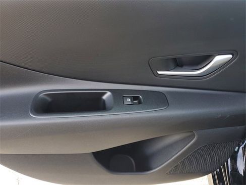 Used 2024 Hyundai Elantra SE image 17