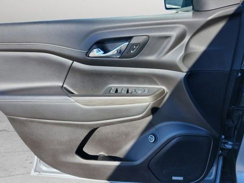 Used 2023 GMC Acadia SLT image 38