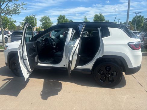 Used 2019 Jeep Compass Latitude AWD/4WD image 23