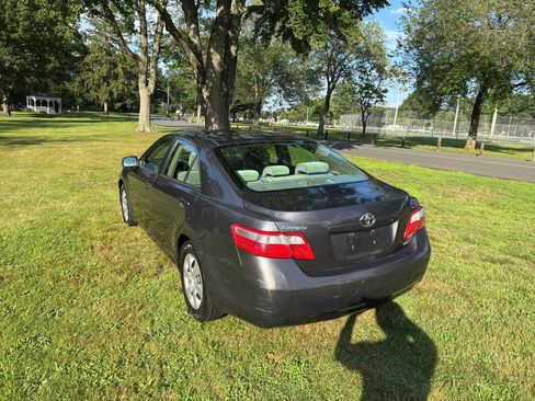 Used 2009 Toyota Camry LE FWD image 9
