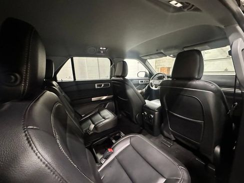 Used 2020 Ford Explorer XLT w/ Equipment Group 202A AWD/4WD image 16