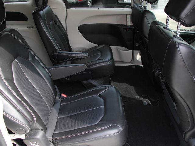 Used 2023 Chrysler Pacifica Touring-L FWD image 28