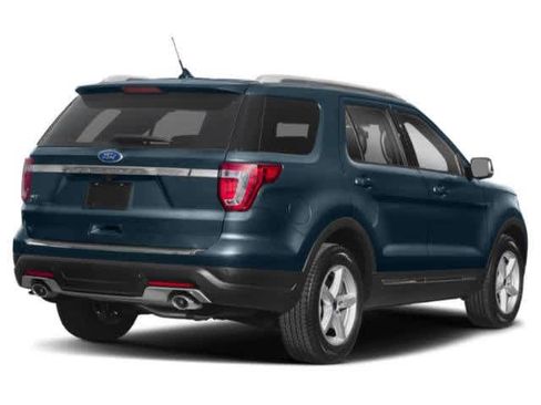 Used 2018 Ford Explorer XLT w/ Equipment Group 202A FWD image 5