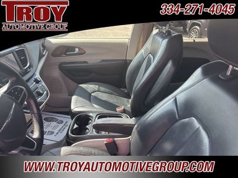 Used 2018 Chrysler Pacifica Touring-L image 35