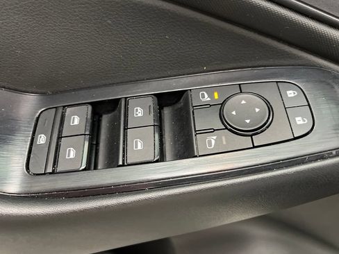 Used 2024 Nissan Rogue S FWD image 15