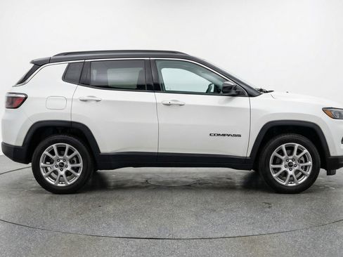 Used 2025 Jeep Compass Limited AWD/4WD image 11