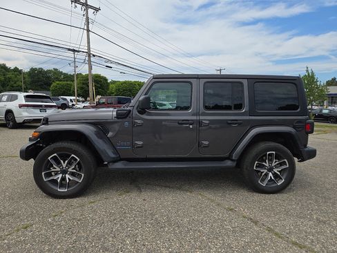 Used 2024 Jeep Wrangler Unlimited w/ Convenience Group AWD/4WD image 8