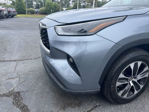 Used 2021 Toyota Highlander XLE FWD image 6