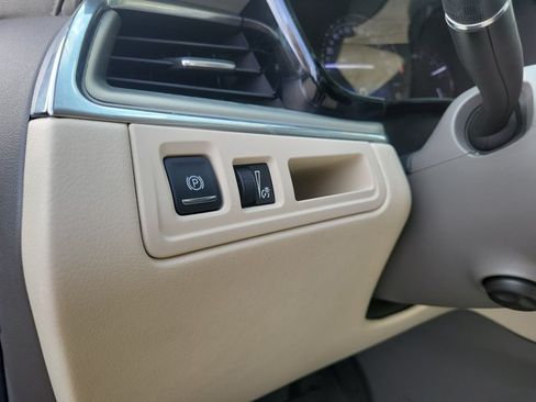 Used 2017 Cadillac XT5 Premium Luxury FWD image 24