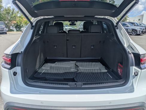 Used 2024 Porsche Macan AWD/4WD image 12