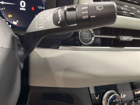 New 2025 Mitsubishi Outlander SE image 15