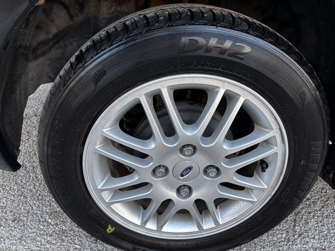 Used 2010 Ford Focus SE FWD image 22