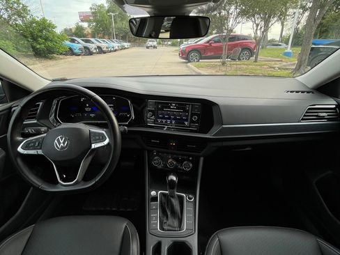 Used 2024 Volkswagen Jetta SE FWD image 11