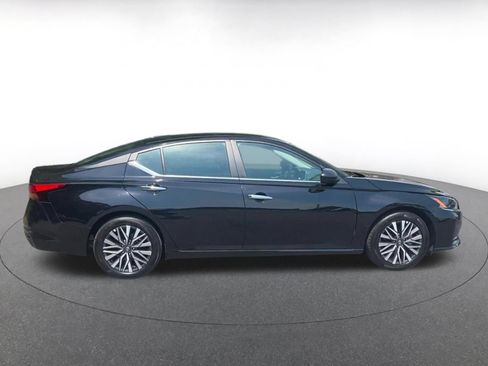 Used 2025 Nissan Altima 2.5 SV FWD image 32
