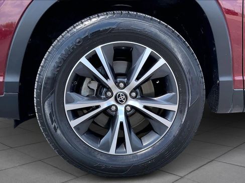 Used 2019 Toyota Highlander LE image 11