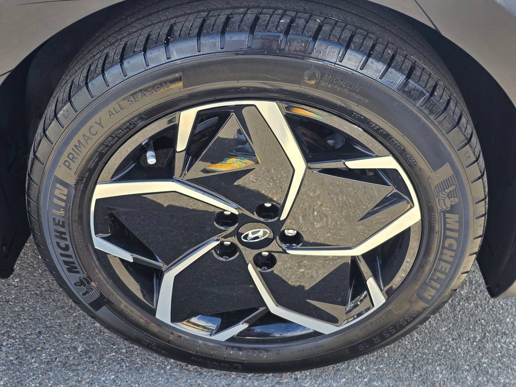 Certified 2024 Hyundai Ioniq 5 SE RWD image 8
