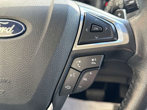 Used 2019 Ford Edge Titanium image 18