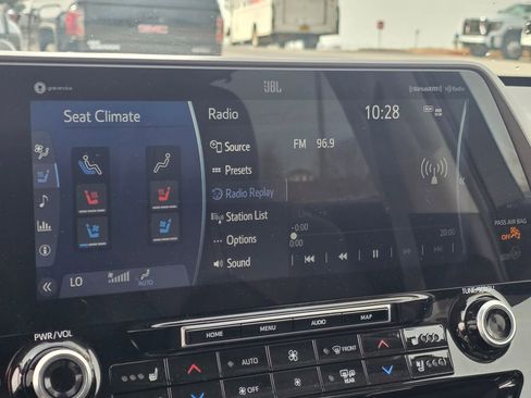 Used 2021 Toyota Highlander Limited image 16