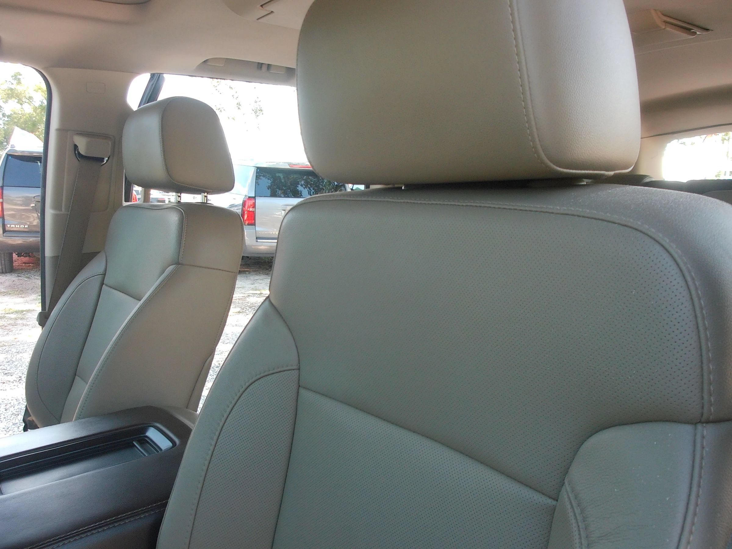 Used 2015 Chevrolet Suburban LTZ RWD image 14