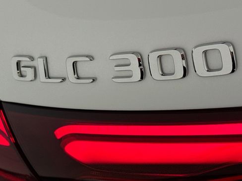 New 2026 Mercedes-Benz GLC 300 image 8
