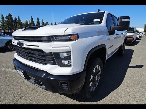 Used 2024 Chevrolet Silverado 2500 Custom w/ Custom Convenience Package RWD image 3