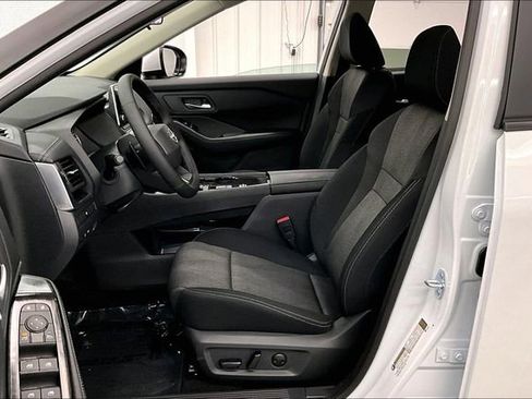 New 2025 Nissan Rogue SV image 10