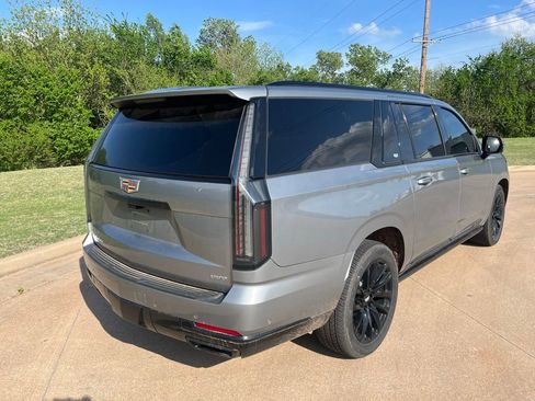 Certified 2025 Cadillac Escalade ESV Sport w/ Touring Package AWD/4WD image 5