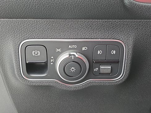 New 2025 Mercedes-Benz GLB 250 image 25