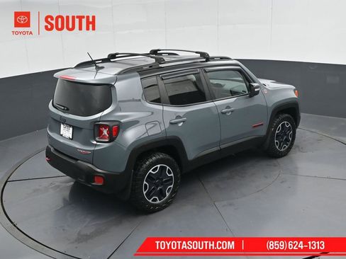 Used 2017 Jeep Renegade Trailhawk w/ Premium Trailhawk Package image 42