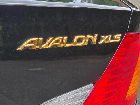 Used 2000 Toyota Avalon XLS FWD image 1