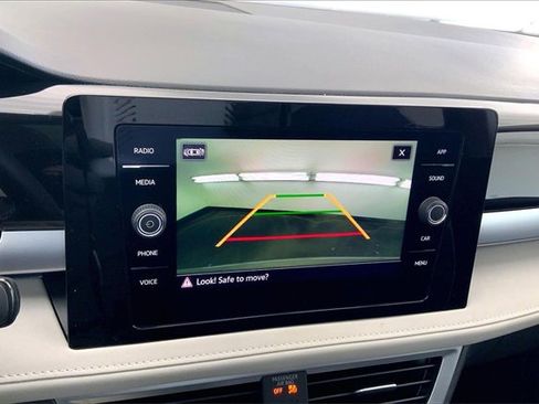 Used 2025 Volkswagen Taos SE w/ Panoramic Sunroof Package image 21