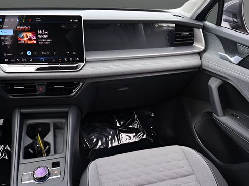 Certified 2025 Volkswagen Tiguan S AWD/4WD image 17