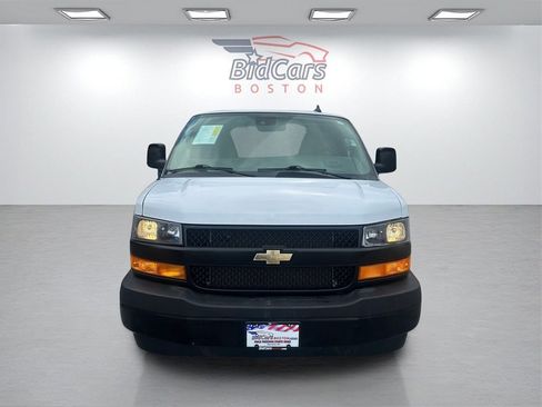 Used 2021 Chevrolet Express 3500 image 2