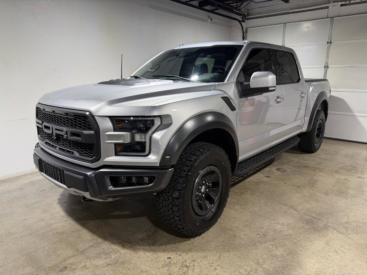 Used 2018 Ford F150 Raptor w/ Equipment Group 802A Luxury AWD/4WD image 3