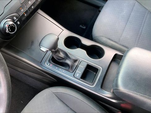 Used 2020 Kia Sorento LX V6 image 16