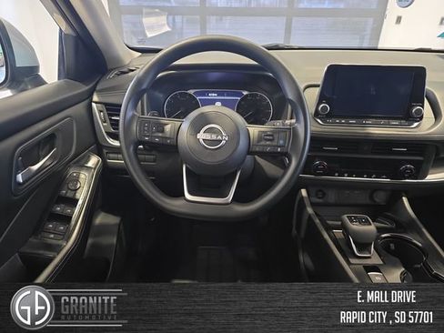 Used 2024 Nissan Rogue SV AWD/4WD image 13
