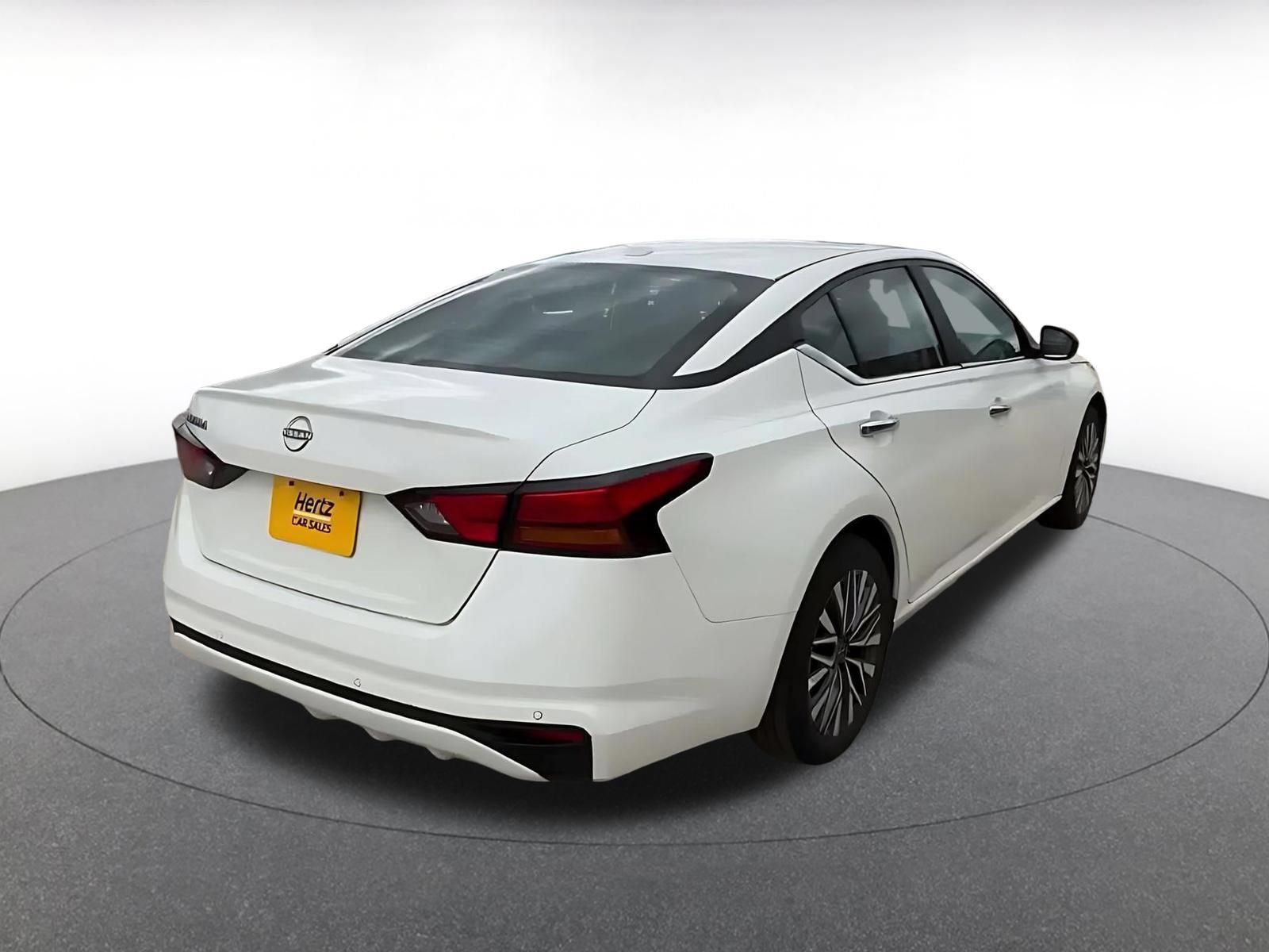 Used 2025 Nissan Altima 2.5 SV FWD image 13