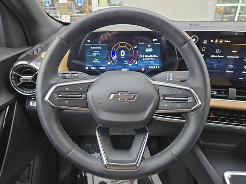 Used 2025 Chevrolet Equinox ACTIV image 20