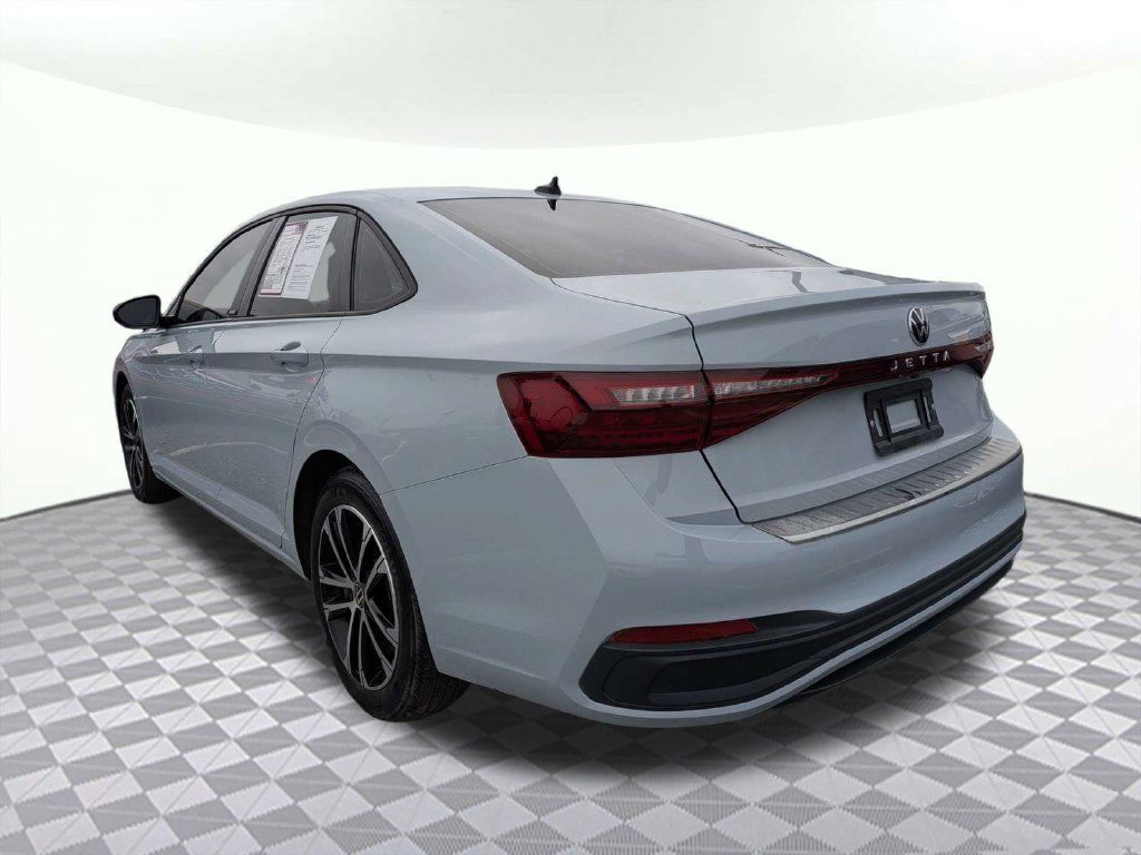 Used 2025 Volkswagen Jetta Sport FWD image 5