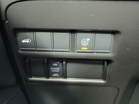 Used 2022 Nissan Armada SL w/ Captain's Chairs Package image 30