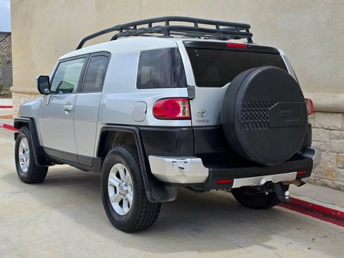 Used 2007 Toyota FJ Cruiser 2WD image 5