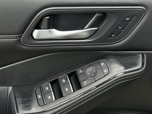 Used 2023 Nissan Rogue SL image 13